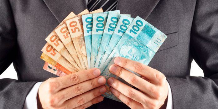 96% da população ainda usa dinheiro vivo em pagamentos