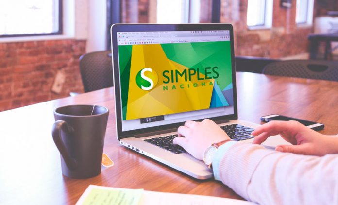 Receita Federal notifica 716 mil micros e pequenas empresas do Simples