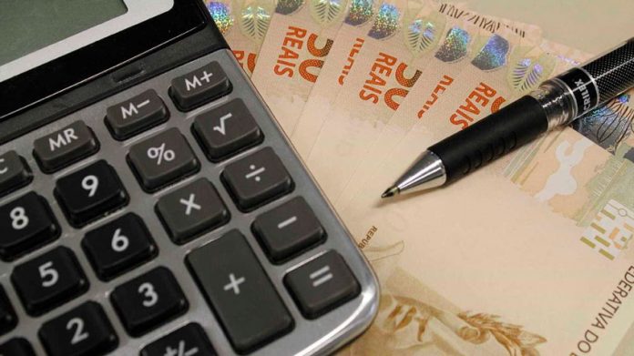 Inflação fica negativa em 0,21%